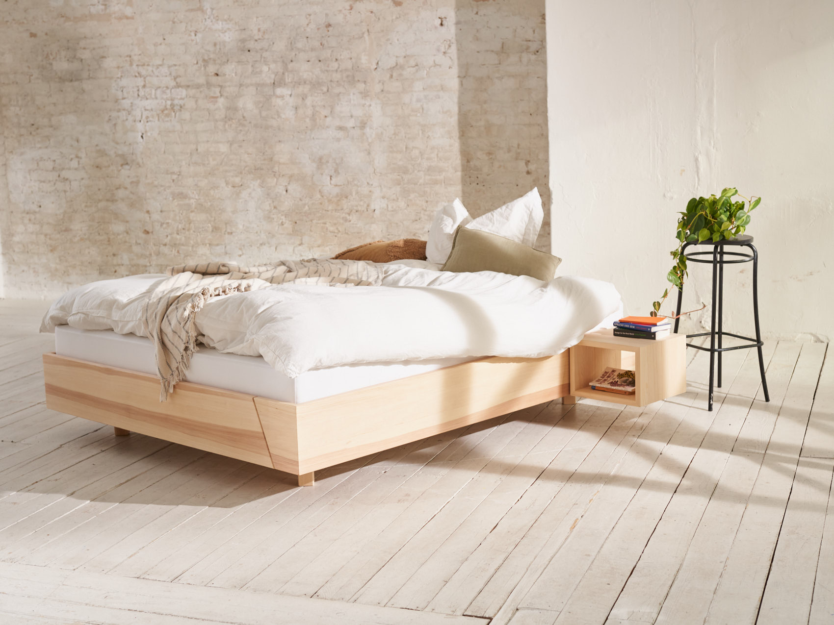 Schwebebett 200x200 cm von KIEZBETT